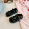 Zapatos de salón de un solo color estilo Chanel para niñas, nuevo modelo primavera y otoño 2026, zapatos pequeños de cuero elegantes para niños, zapatos de princesa, versátiles zapatos Mary Jane