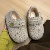 Sapatos Mary Jane Peludos Estampa de Leopardo Retrô para Mulheres Inverno Forrados com Lã Outono 2025 Novos Versáteis Quentes Sola Macia Sapatos de Botão