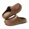 Chinelo transfronteiriço masculino verão para sair sapatos de praia sandálias e chinelos leves sapatos de praia para vadear sapatos de buraco de fundo plano de buraco denso mulheres