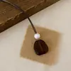 Collar de cordón de cuero con perla cuadrada de acrílico, estilo vintage y artístico, cadena para suéter, diseño único, joyería de lujo ligera, venta al por mayor