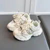 Zapatillas para niñas 2026 primavera y otoño estilo nuevo zapatos de papá para niños malla transpirable velcro suela suave estudiante zapatillas para correr