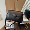 Bolso de hombro retro, ligero y lujoso, estilo coreano para mujer, perfecto para otoño, con un diseño simple y versátil, una sensación de alta gama, múltiples compartimentos y adecuado para ir al trabajo