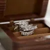 Brincos Curvos Exquisitos de Zircônia de Alta Qualidade para Mulheres, Brincos Versáteis da Moda Tendência para o Dia a Dia, Brincos de Disco Espiral