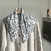 Lenço de Algodão Fino em Forma de Meia-Lua para Primavera e Verão Lenço Japonês Artístico Pequeno Lenço de Seda Versátil Lenço Quadrado de Bolso