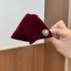 Pinza Triángulo de Terciopelo Camelia para Mujer Estilo Nuevo 2025 Pinza de Tiburón para el Cabello en la Parte Posterior de la Cabeza, Pasador de Pelo de Alta Gama