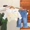Traje de estilo extranjero para niñas primavera 2025 nuevo para niños bebé primavera y otoño moda flor tridimensional manga larga conjunto de tres piezas