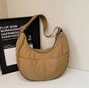 Bolsa Transversal de Tecido de Nylon Super Popular para Comércio Exterior para Mulheres 2025 Nova Versátil Casual Simples Bolsa Dumpling Leve Bolsa para Deslocamento
