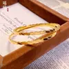 Pulseira de Ouro com Areia Vietnamita Padrão Onda CNC Folha para Mulheres, Estilo de Luxo Leve de Nicho, Pulseira Fechada da Moda que Não Desbota por Muito Tempo