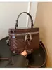 Bolso de mano pequeño de lujo ligero transfronterizo para mujer, nuevo modelo de otoño 2026, patrón tejido, versátil y moderno, bolso cuadrado pequeño de un solo hombro y cruzado