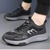 Sapatos Masculinos 2026 Primavera Novos Sapatos Casuais Respiráveis Antiderrapantes Solado Macio Versáteis Sapatos Esportivos Diários para Uso Externo Corrida