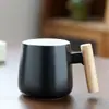 Caneca de cerâmica estilo nórdico com tampa colher copo de água para escritório caneca com alça de madeira caneca criativa simples para café caneca de cerâmica