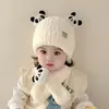 Set de Sombrero y Bufanda de Bebé de Panda Otoño e Invierno Súper Lindo Felpa Unisex Gorro de Punto para Bebé Set de Protección para Orejas Sombrero