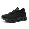 Sapatos masculinos populares de tamanhos grandes para compras transfronteiriças, novos sapatos de caminhada respiráveis em malha, leves, que aumentam a altura, com sola grossa, absorventes de choque, casuais.
