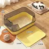 Caja de arena para gatos grande semi-cerrada con valla alta, inodoro para gatos domésticos con tapete para pies, anti-salpicaduras, anti-olor, suministros para mascotas al por mayor