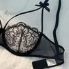 Conjunto de lencería sexy de encaje transparente, estilo francés negro para mujeres con poco busto, con varillas y efecto push-up, en un estilo puro y deseable