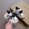 Zapatos deportivos para niños, versión coreana 2026, zapatos casuales modernos antideslizantes de suela blanda para niñas, estilo primavera y otoño, zapatos tipo papá para niños, beige