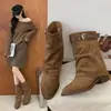 Calças Plissadas Empilhadas Bico Apontado Salto Grosso Western 2026 Botas de Cano Curto Femininas Nova Fivela Moda Retro Botas com Cinto