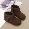 Botas Curtas de Camurça Infantil Outono Inverno Novo Estilo Fivela Estilo Britânico Botas Martin Meninos Meninas Antiderrapante Solado Macio Botas de Couro Versátil