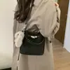 Bolso Pequeño Retro de Moda y Sofisticado para Mujer 2025 Nuevo Bolso Cruzado Versátil Bolso de Mano Elegante Bolso Cubo