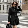 Elegante conjunto de duas peças feminino estilo francês com saia curta, conjunto de uniforme de terno preto de alta qualidade para outono e inverno de 2026 para mulheres