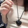 Collar de cuero artificial con diseño de nicho personalizado, cadena de clavícula ligera, joyería de lujo de alta gama para mujer, novedad de 2024