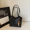 Bolso de Mano de Cuero Aceitado y Encerado Estilo Retro para Mujer Nuevo de Gran Capacidad para el Trabajo y el Viaje Diario 2025 El Más Fácil de Combinar Bolso de Hombro Casual de Otoño