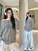 Camiseta de Manga Larga Off-Shoulder a Rayas de Color Contrastante de Tela Original para Mujer, Top de Corte Holgado