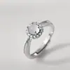 Anillo de imitación de jade blanco con circón estilo Xiaohongshu para mujer, diseño de nicho de lujo ligero, anillo abierto ajustable versátil