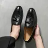 Zapatos de vestir de cuero estilo británico transfronterizos para hombre, mocasines con borlas, mocasines de punta fina slip-on de primavera, zapatos de hombre de talla grande