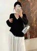 Cárdigan de punto para mujer talla grande con escote en V y ribete de encaje, colección otoño 2026, diseñado para mujeres con curvas, con un aspecto suave y juvenil, con detalles de patchwork