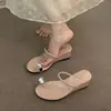 Sandalias de Cuña de Tacón Medio para Mujer para Uso al Aire Libre en Verano 2026, Adecuadas para Combinar con Vestidos, con Tiras de Dedo del Pie con Pedrería y Diseño Abierto en la Punta