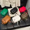 Bolso de Silla de Montar Retro Coreano 2025 Verano Nuevo Bolso Bandolera de un Solo Hombro Moda Simple Literario Señoras Bolso de Concha Dura
