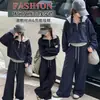 Conjunto de Ropa para Niñas 2026 Nuevo Primavera/Otoño Elegante de Moda Mediano/Grande Estilo Coreano Sudadera con Cremallera Parcial Falso Dos Piezas y Pantalones Casuales
