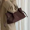 Bolso Tote Casual de Moda de Gran Capacidad para Mujer 2026 Invierno Nuevo Estilo Versátil para el Trabajo Bolso de Hombro Simple Bolso Grande