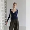 Camiseta base de manga larga de diseñador azul oscuro para principios de otoño para mujer, nuevo estilo 2026, estilo coreano, top ligero y muy inteligente