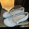 Nuevo Modelo Primavera y Otoño 2026 Zapatos Versátiles de Tacón Grueso Antideslizantes Resistentes al Desgaste de Tacón Bajo para Personas de Mediana Edad y Mayores, Transfronterizos