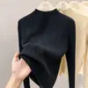 Suéter de tricô feminino com gola alta média, super estiloso para outono e inverno, novo modelo 2026, base branca com gola média