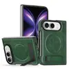 Adecuado para iPhone Duo, esta funda de teléfono de carga inalámbrica magnética presenta un diseño de tapa abatible, una estética simple y elegante, y proporciona una carcasa protectora de cuero.