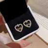 Aguja de Plata S925 Lujo Ligero Nicho Sentido de Alta Gama Estilo Frío Sexual Elegante Anillo Pendientes Moda Versátil Elegante Pendientes de Flor