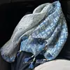 Lenço de algodão e linho com estampa geométrica de folhas azul e branca para mulheres, xale com franjas, lenço decorativo fino para atmosfera de feriado de primavera e outono
