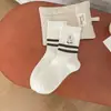 Calcetines Retro para Mujer 2025 Otoño Nuevo Gatito Bordado de Dibujos Animados Calcetines de Media Pantorrilla Sin Costuras Rayas de Bloques de Color Medias para Mujer