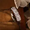 Anillo de Cobre Plateado de Tres Filas con Diamantes de Alto Gama, Diseño de Moda, Anillo de Circonita, Venta al por Mayor