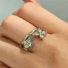 Dulce Anillo Abierto con Dedo Índice y Colgante de Flor de Cuatro Pétalos en Bloques de Color Acero Inoxidable Chapado en Oro de 18K Estilo Macarrón Joyería para Mujeres