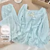 Conjunto de Pijama Crepe Azul Céu Fresco para Mulheres Outono/Inverno Gola Quadrada com Sutiã Embutido Soltinho Doce Pode Ser Usado Fora