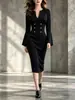 Vestido com decote V cruzado e mangas sino para mulheres, acinturador com fivela metálica, caimento justo, que abraça o quadril, comprimento médio, para o trabalho e banquetes, vestido tubinho
