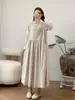 Moda Otoño 2026: Vestido de Manga Larga Plisado de Corte Holgado Estilo Artístico para Mujer al por Mayor