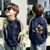 Camiseta de manga larga de algodón 100% puro con tres rayas, elegante 2026 superventas de corte holgado para niños mayores y estudiantes, prenda exterior de moda