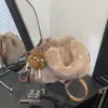 Bolso tote tipo cubo peludo transfronterizo para mujer, nueva colección otoño/invierno 2026, lindo bolso de peluche cruzado, bolso de felpa versátil
