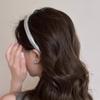 Diadema de Cuero Plateada Sencilla para Mujer Verano 2024 Nueva Sensación de Alta Gama Cueva del Cabello Presión del Cabello Apartada Sello de Cabello Elegante Accesorios para el Cabello