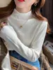 Otoño e invierno Nueva camiseta básica de cuello medio para mujer, suéter interior elegante de manga larga ajustado, suéter versátil de color liso